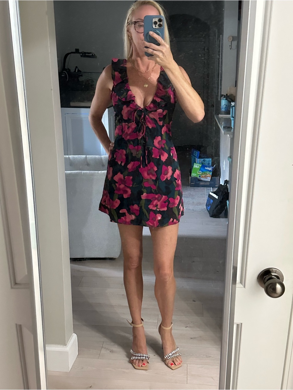 Vici “ Next to me floral satin Mini” black and pink